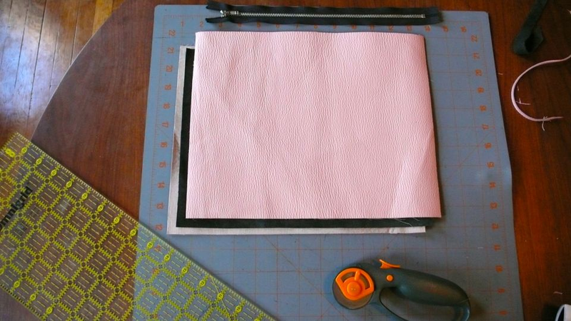 Illustration for article titled This Awesome Purse Is Incredibly Easy To Make (Here's How!)